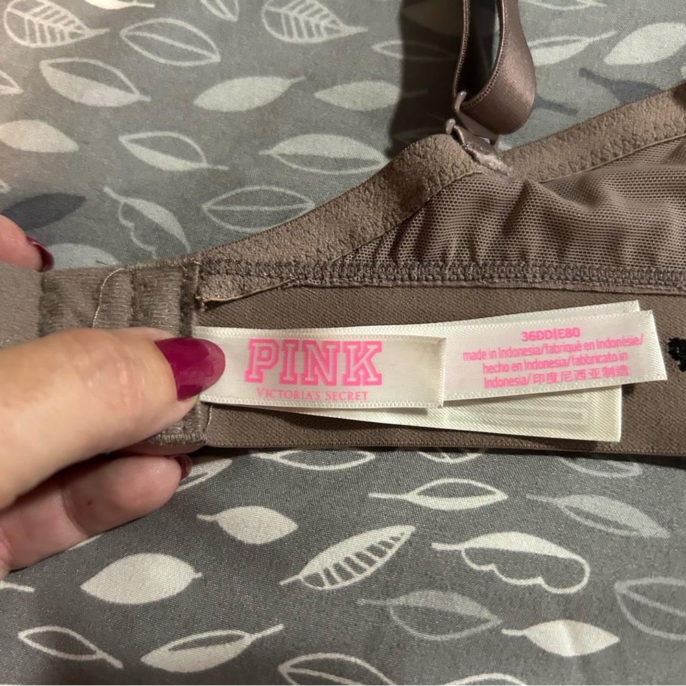 Pink Victoria secret wireless bra - Picture 3 of 3